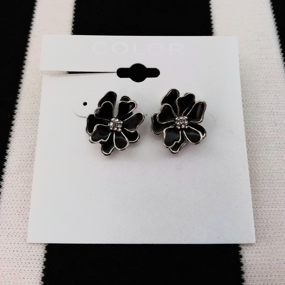 🌹Nwt flower earrings 🌹